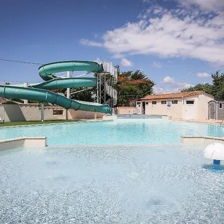 Mobil 6 Pers Avec Terrasse Aux Achards - Api-1-52-602 * Les Achards (Vendee)