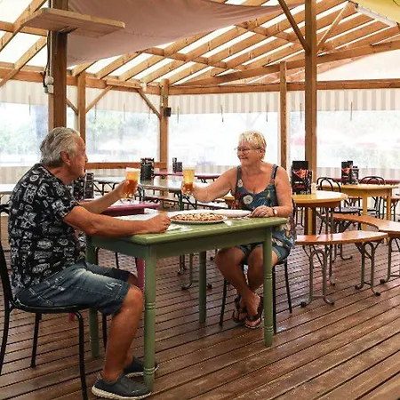 Mobil 6 Pers Avec Terrasse Aux Achards - Api-1-52-602 Campeggio