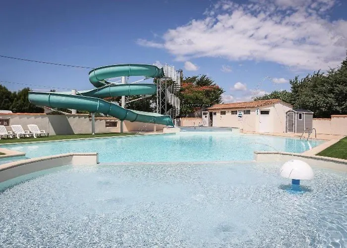 Mobil 6 Pers Avec Terrasse Aux Achards - Api-1-52-602 * Les Achards (Vendee)