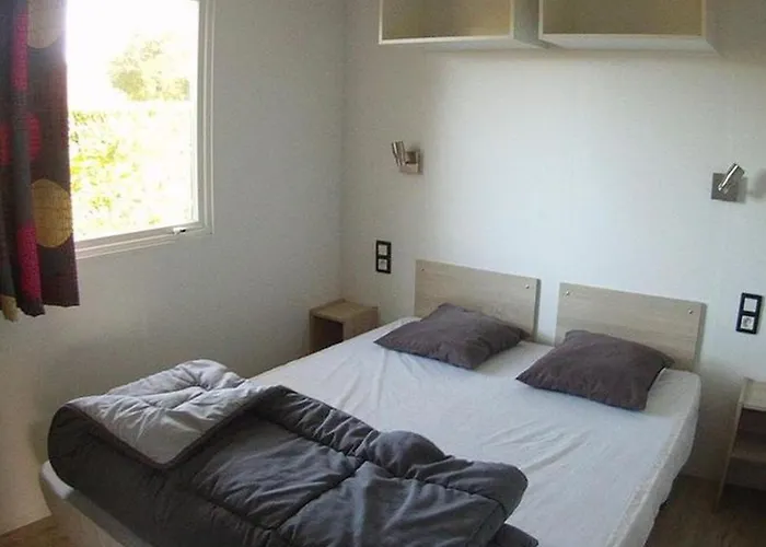 Kemping Mobil 6 Pers Avec Terrasse Aux Achards - Api-1-52-602 Les Achards (Vendee)