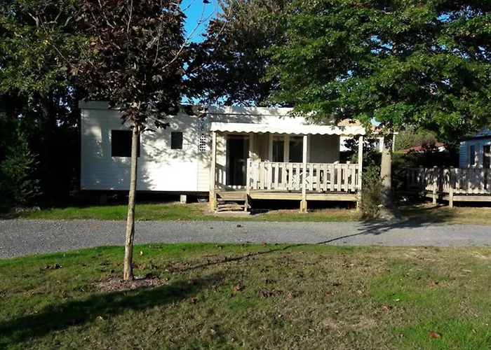 Mobil 6 Pers Avec Terrasse Aux Achards - Api-1-52-602 * Les Achards (Vendee)