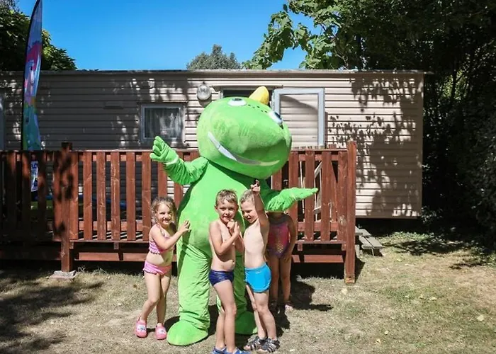 Mobil 6 Pers Avec Terrasse Aux Achards - Api-1-52-602 * Les Achards (Vendee)